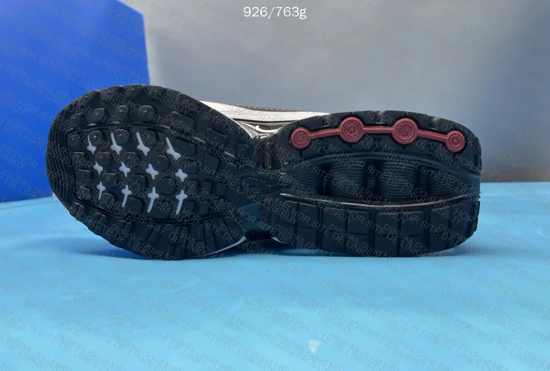 Air Max DN Black/White 4