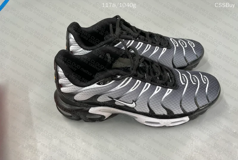 Air Max Plus Black White Gradient 2
