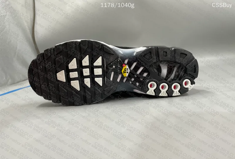 Air Max Plus Black White Gradient 3