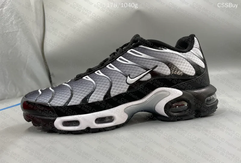 Air Max Plus Black White Gradient 4
