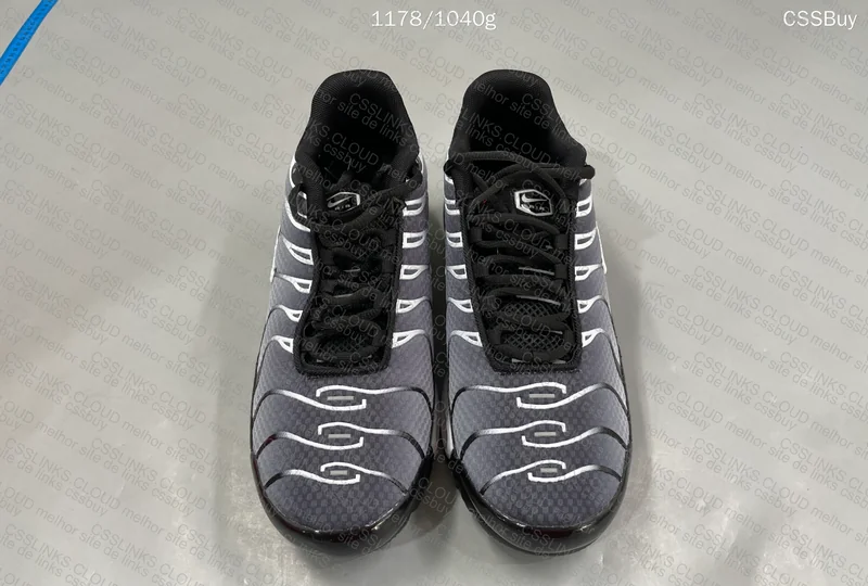 Air Max Plus Black White Gradient 7