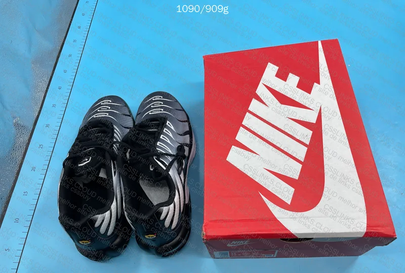 AIR MAX PLUS TN - METALLIC SILVER 2
