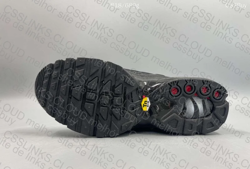 Air Max Plus "Triple Black" 4