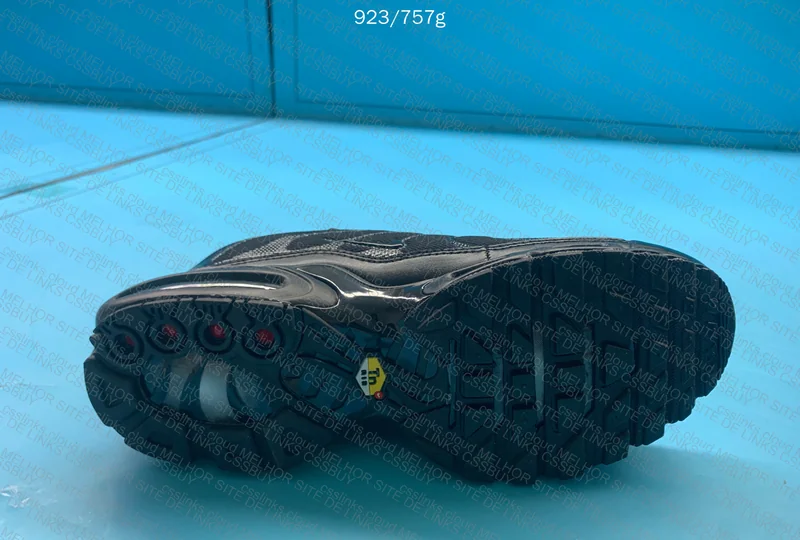 Air Max TN All Black 3