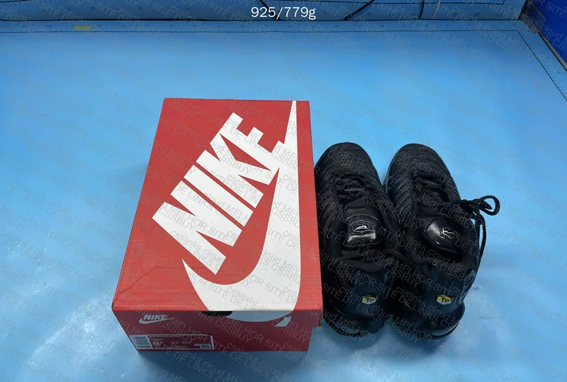Air Max TN Plus "Triple Black" 2