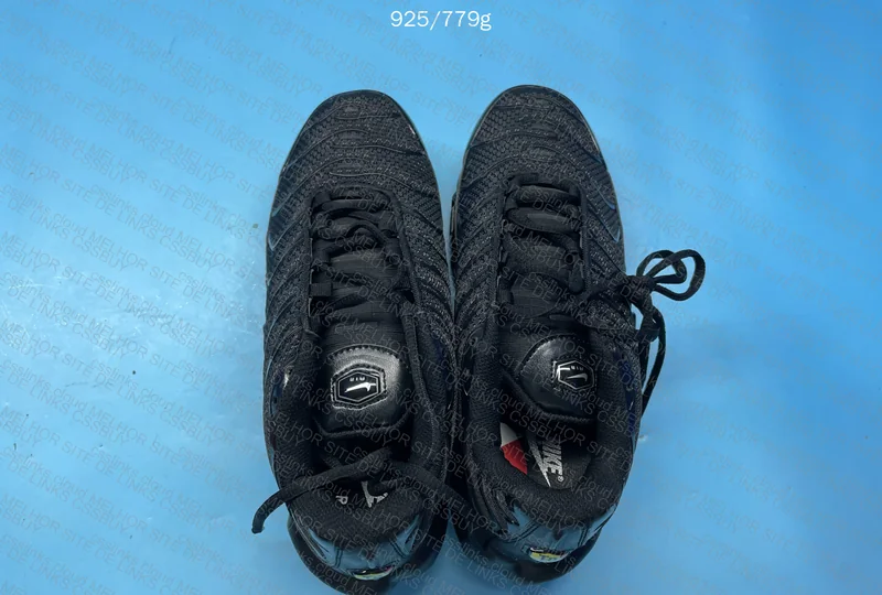 Air Max TN Plus "Triple Black" 4