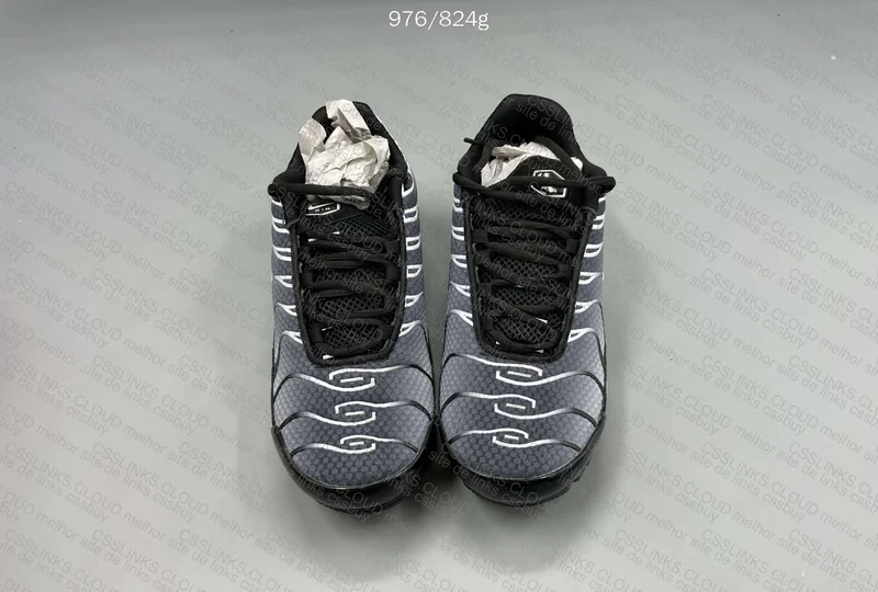 Air Max TN Black and White 4