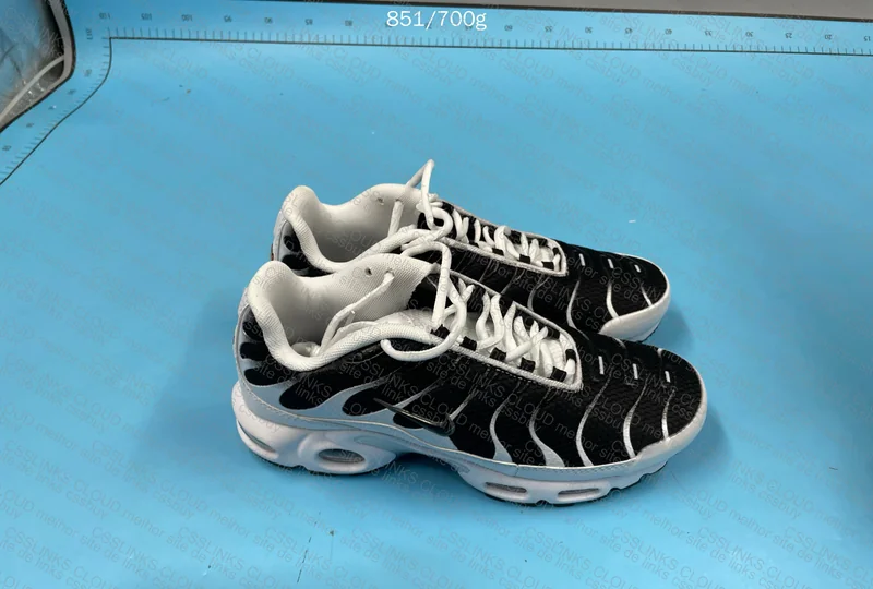 Air Max TN Black and White 4
