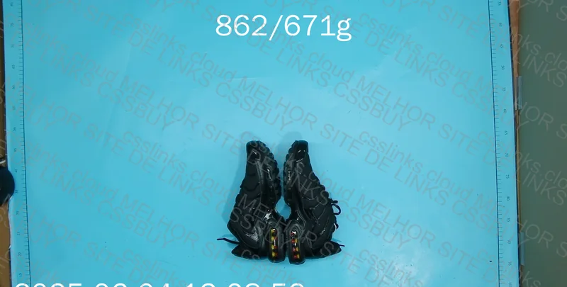 Air Max TN Triple Black Roof Photo