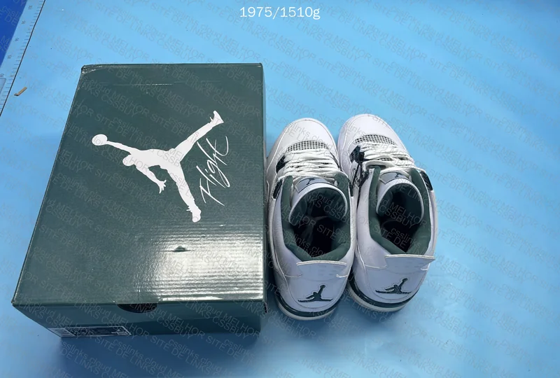Air Jordan 4 Retro