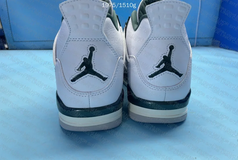 Air Jordan 4 Retro 4