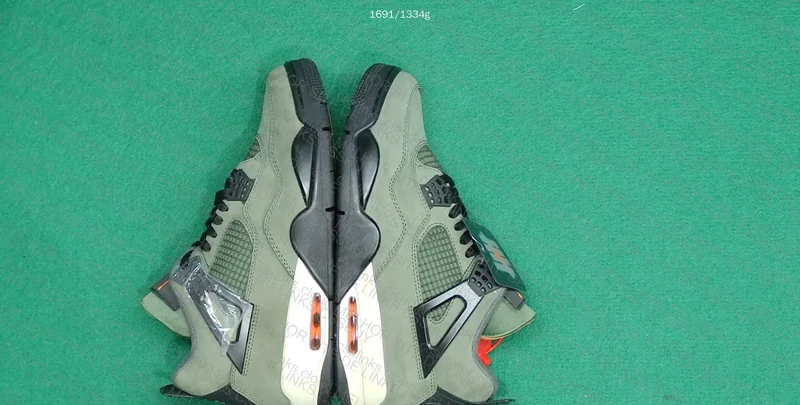 AirJordan 4 Undefeated 3