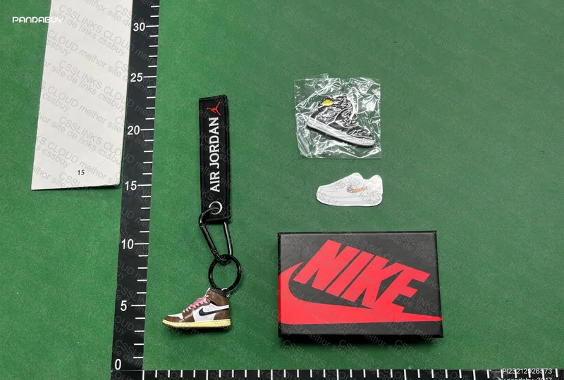 aj1 keychain 3