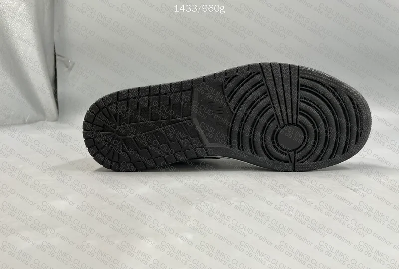 AJ1 Light Smoke Grey 2