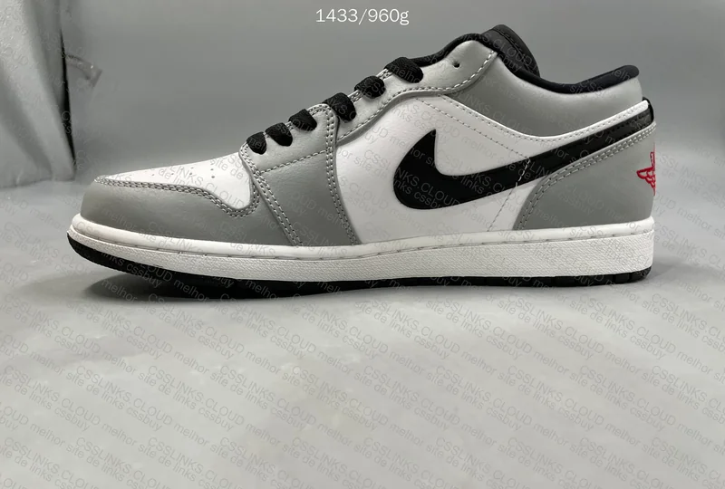 AJ1 Light Smoke Grey 3