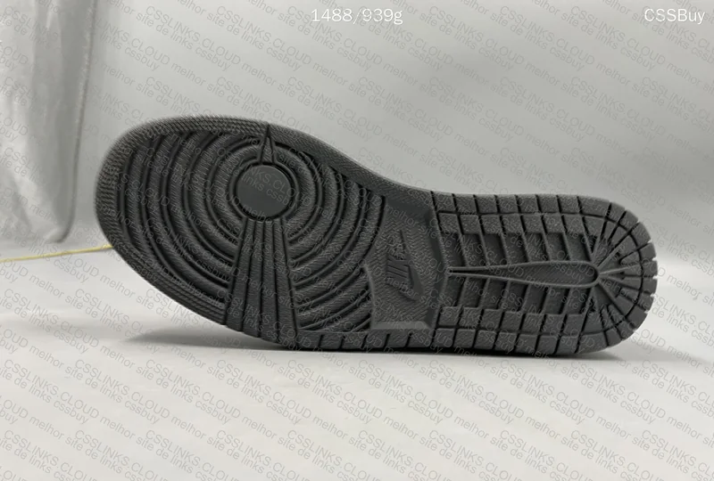 AJ1 low black phantom 4