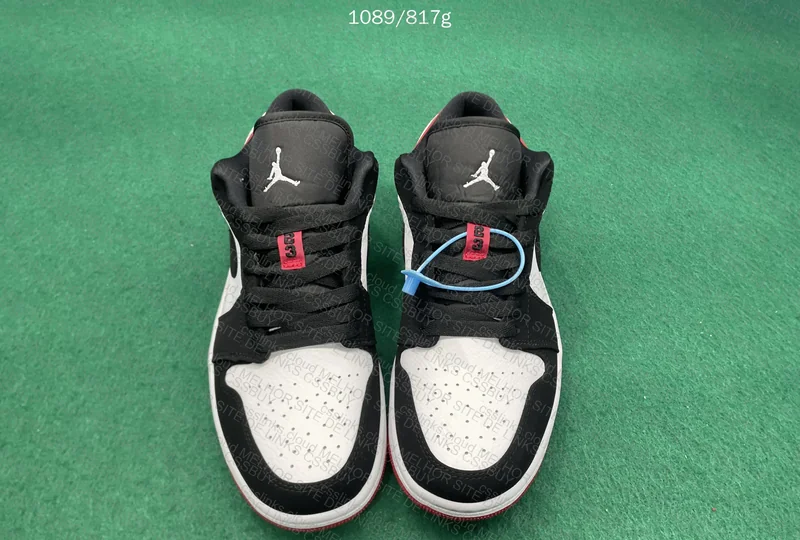 AJ1 low Black toe