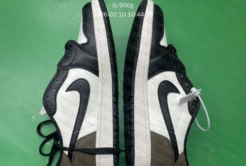 AJ1 Low Dark Mocha 4