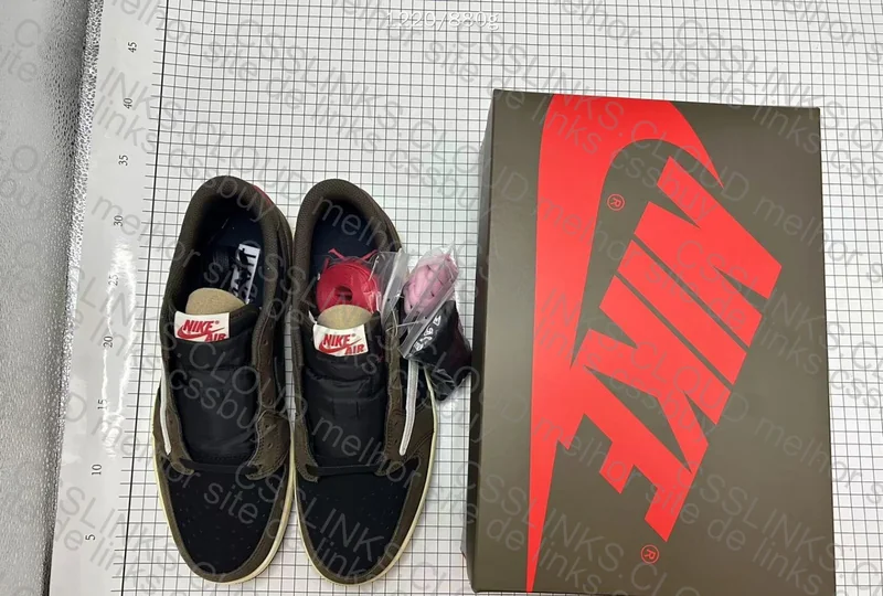 AJ1 Low Dark Mocha OVO 3