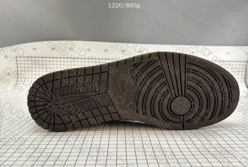 AJ1 Low Dark Mocha OVO 4