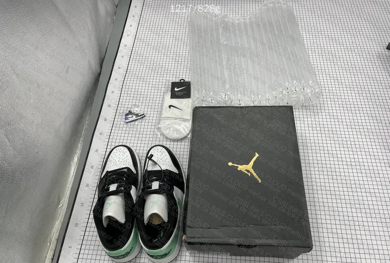AJ1 low gren glow 7
