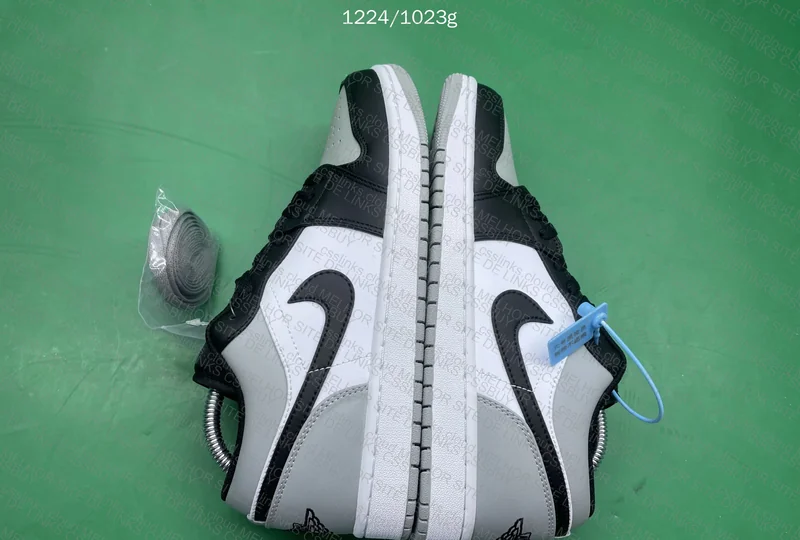 Aj1 low grey toe 4