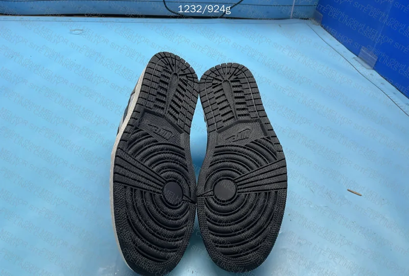AJ1 Low Mocha 4