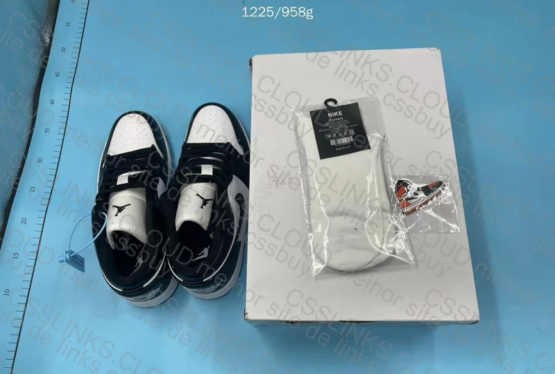 aj1 low panda 2