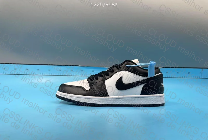 aj1 low panda 5