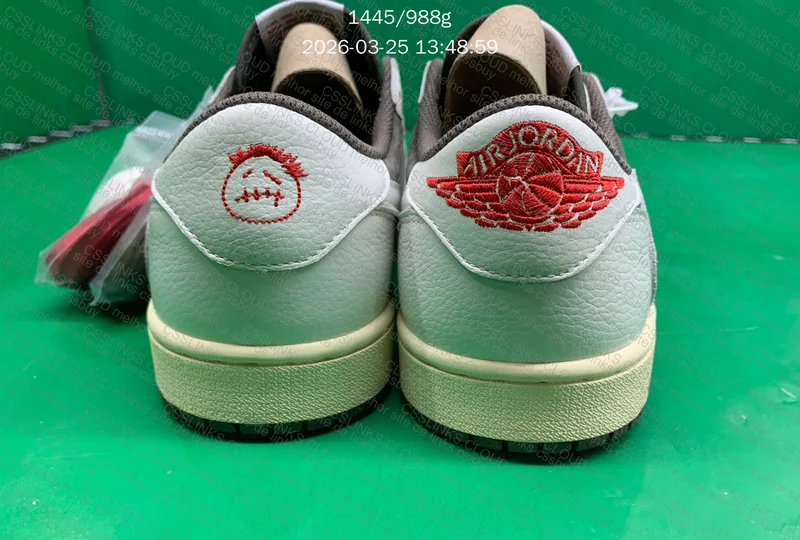 AJ1 LOW REVERSE MOCHA TRAVIS 3