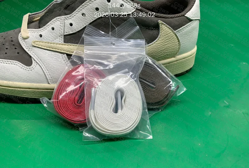 AJ1 LOW REVERSE MOCHA TRAVIS 4