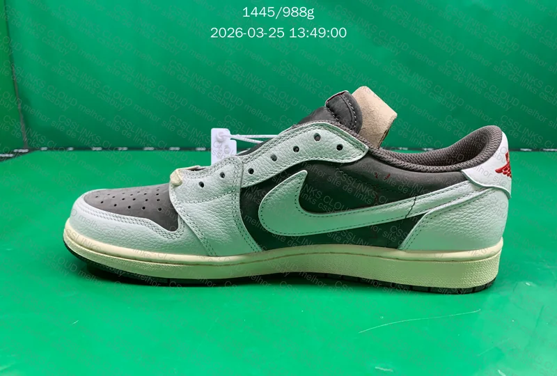 AJ1 LOW REVERSE MOCHA TRAVIS 5