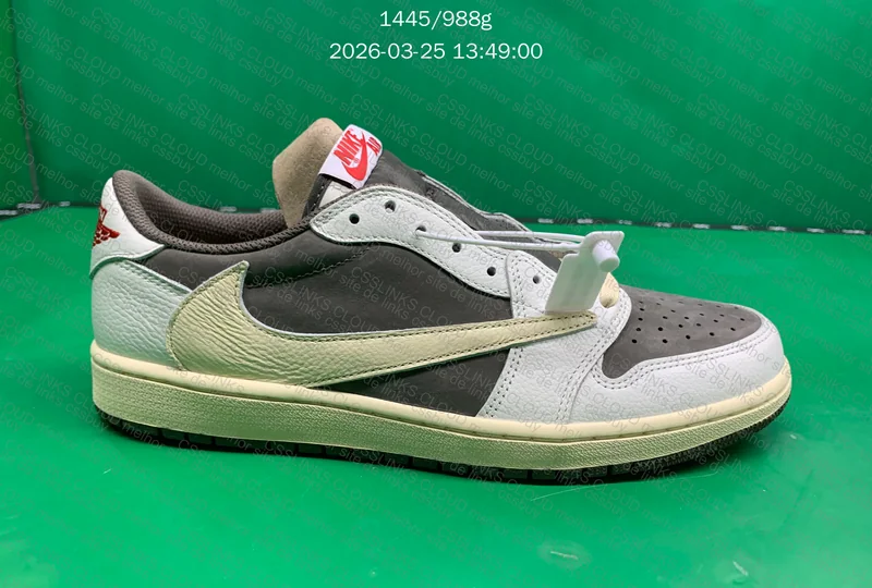 AJ1 LOW REVERSE MOCHA TRAVIS 6