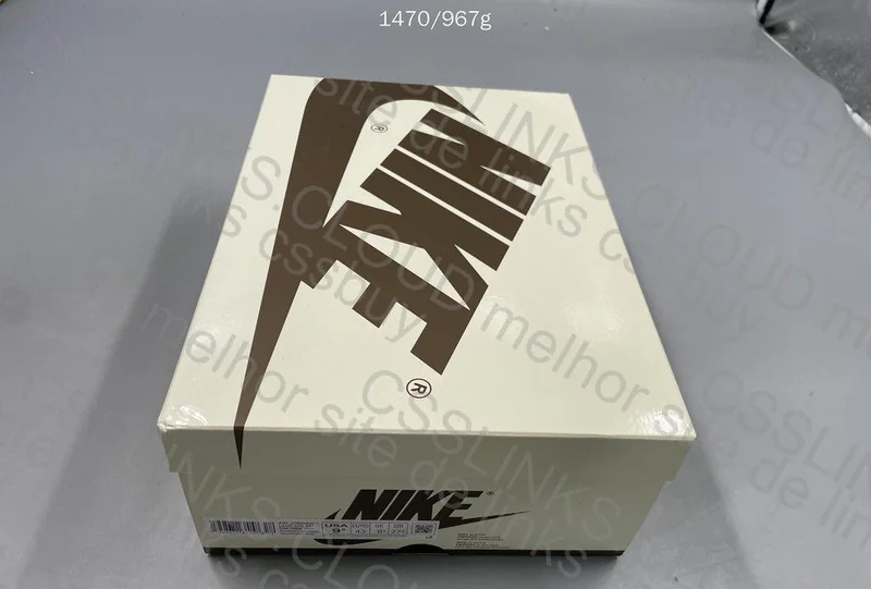 AJ1 Low Reverse Mocha (ZOK) 5
