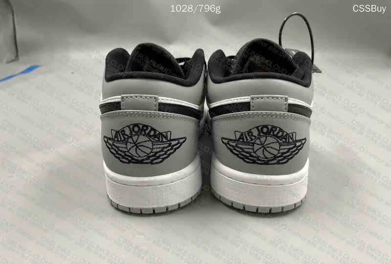 AJ1 LOW SMOKE GREY TOE 2