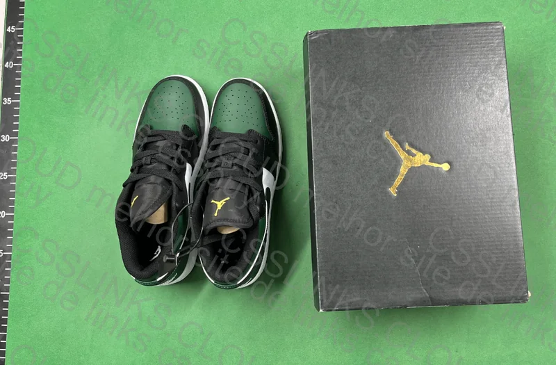 AJ1 low-top black and green toe