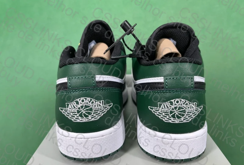 AJ1 low-top black and green toe 3