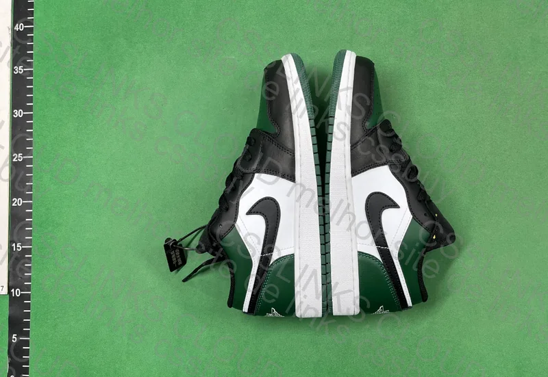 AJ1 low-top black and green toe 4