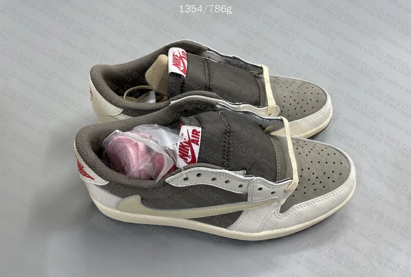 aj1 low travis