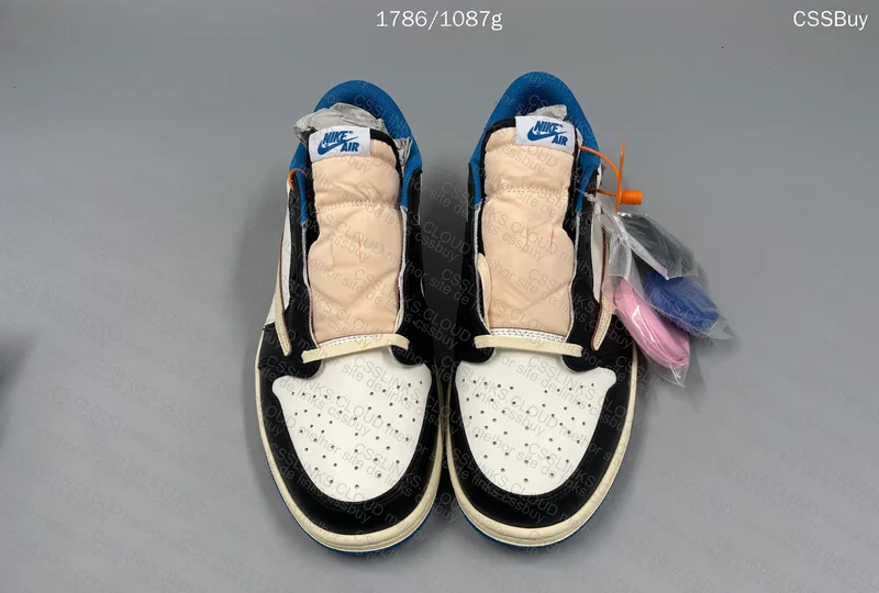 AJ1 Low Travis Fragment (GL or RL?) Opinions on Being Identical? 9