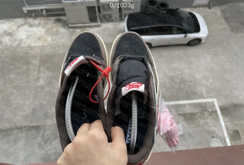 AJ1 Low Travis Mocha