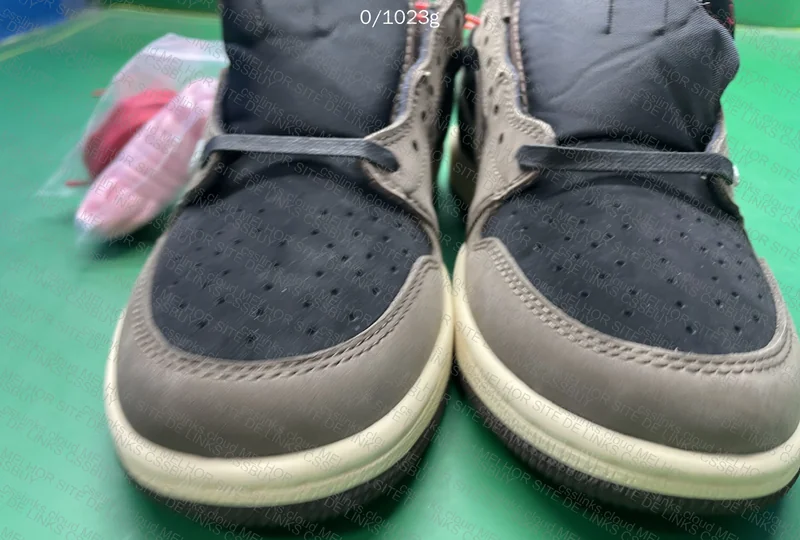 AJ1 Low Travis Mocha 3