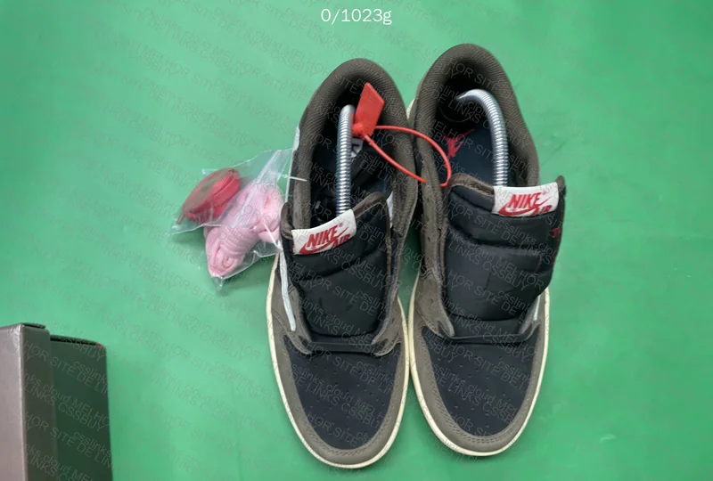 AJ1 Low Travis Mocha 5