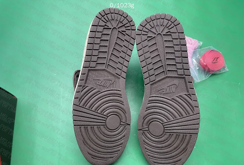 AJ1 Low Travis Mocha 7