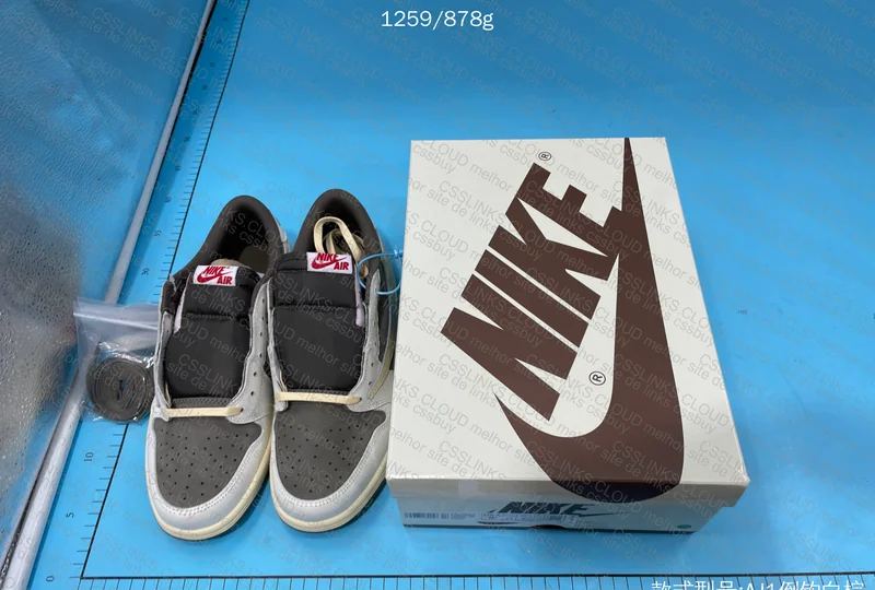 aj1 low travis reverse mocha 9