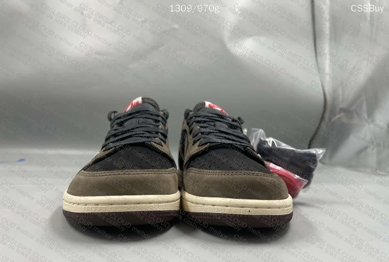 AJ1 Low Travis Scott Dark Mocha 2