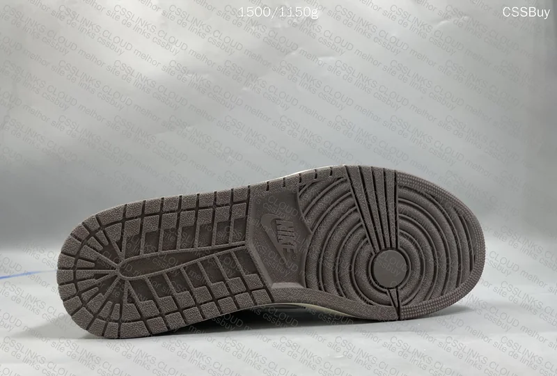 aj1 low travis scott reverse mocha 4