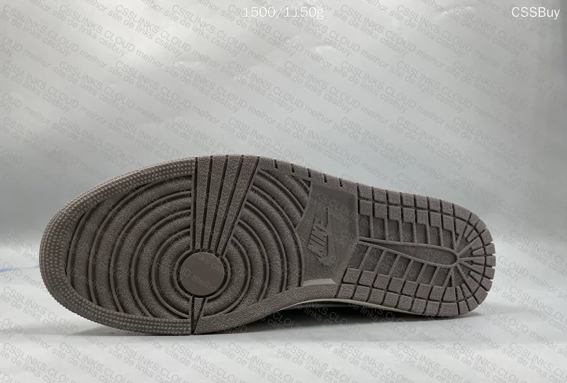 aj1 low travis scott reverse mocha 8