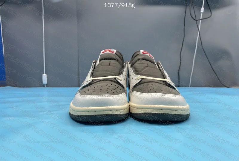aj1 low travis scott reverse mocha 2