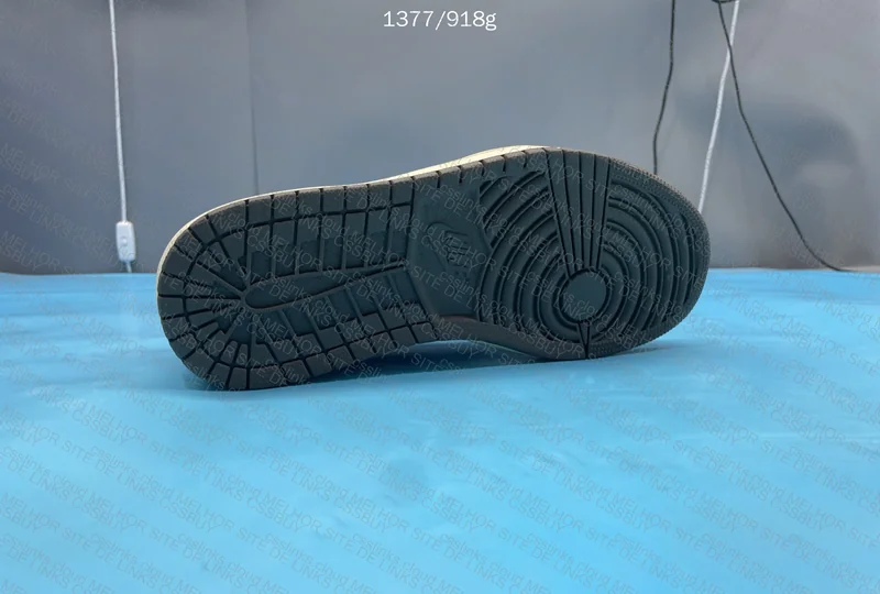 aj1 low travis scott reverse mocha 6
